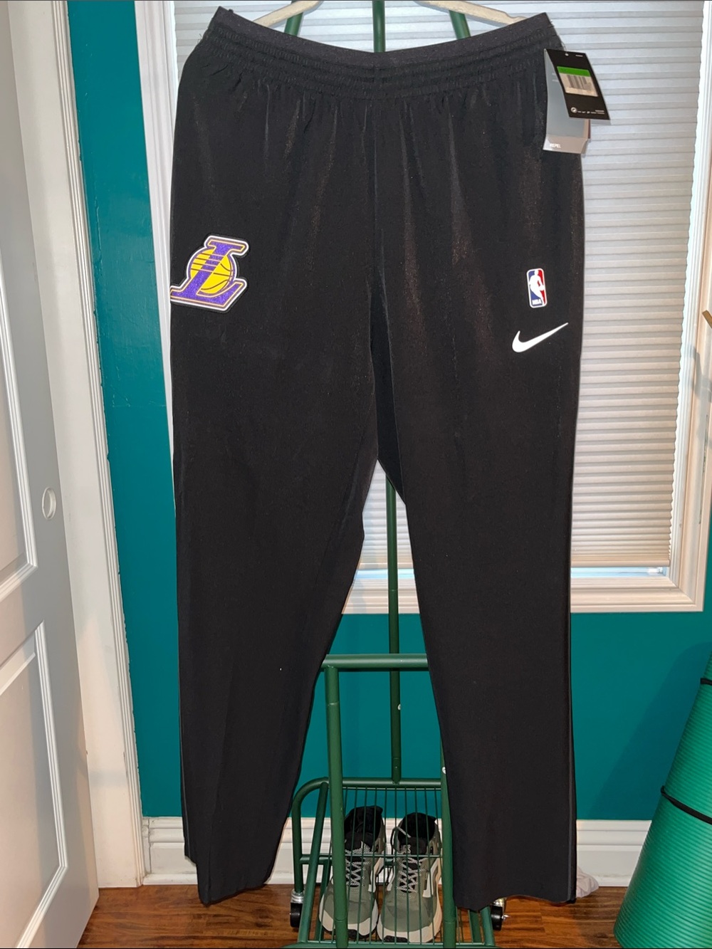 Nike Black Los Angeles Lakers Joggers with Team Patch